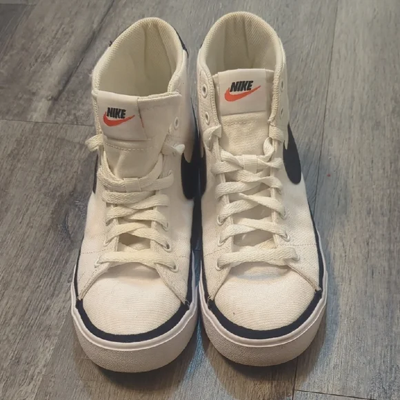 Nike Canvas High-Tops in White and Black - Picture 3 of 8